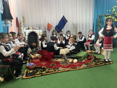 Седянка.... - ДГ Славейче - Широко поле